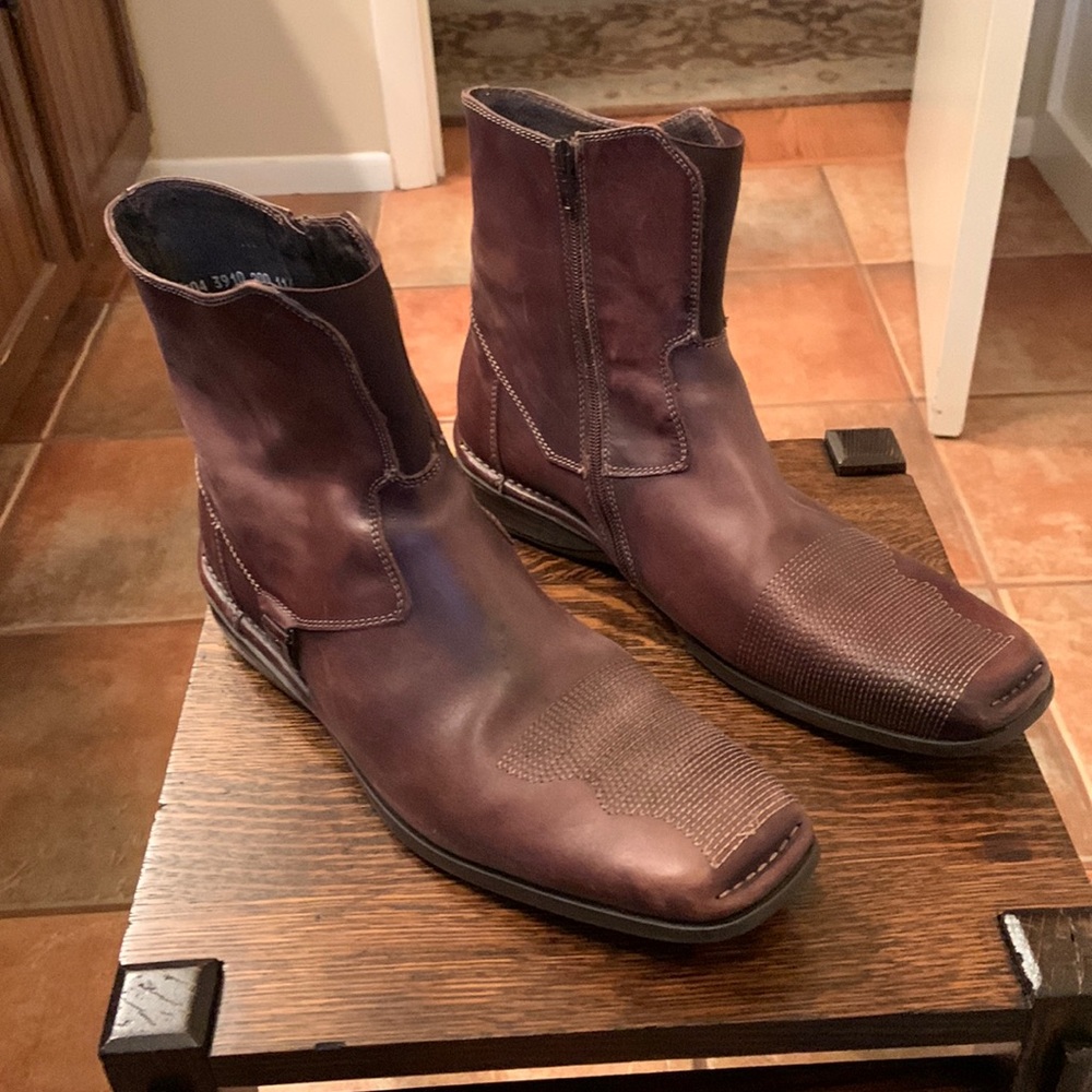 Mens Bocco Bucci zip up ankle boots. In good condition, 11.5
